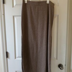 HALARA Ribbed Maxi Skirt in Taupe Brown